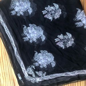 Alexander McQueen scarf-black with light skulls